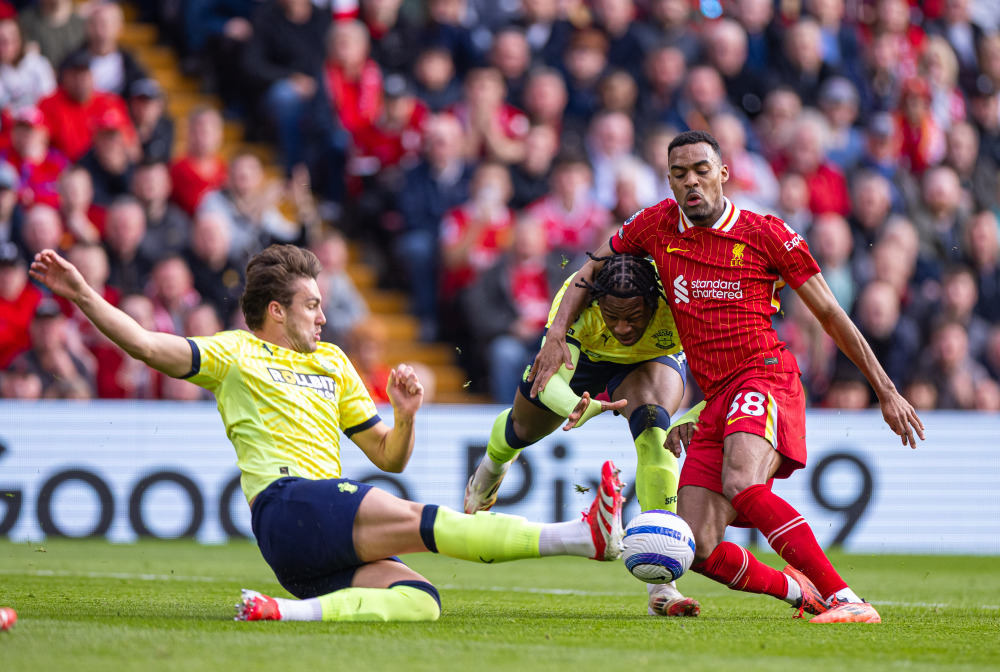 11球，巴萨是欧冠改制以来打入乌龙球最多的球队（欧冠改制以来，巴萨以11个乌龙球成为自摆乌龙最多的球队）