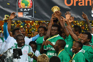 天赋！路易斯作为菜鸟教练，执教弗拉门戈仅14个月收获5冠