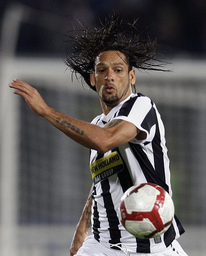 非洲杯首轮攻入制胜球! 罗马诺：巴萨和英超俱乐部关注艾永（罗马诺：艾永非洲杯首战绝杀，巴萨与多家英超队关注）