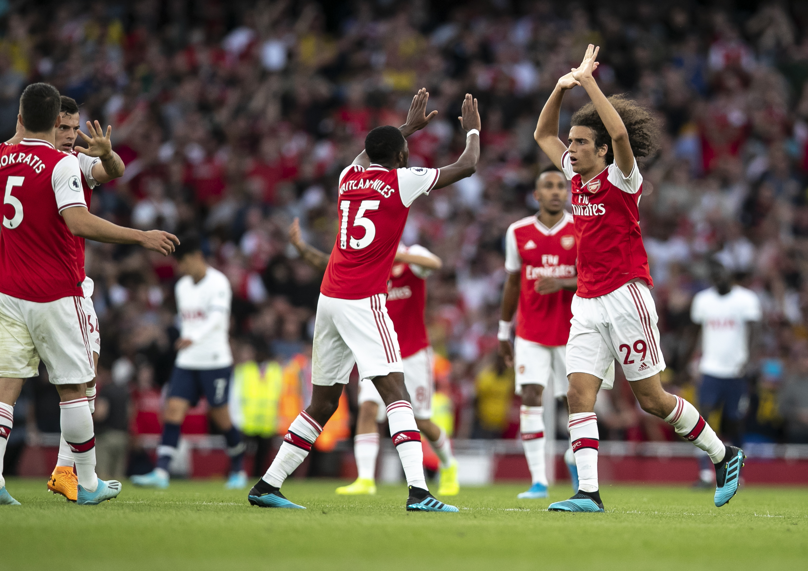 带队8场仅1胜！斯基拉：佛罗伦萨准备给瓦诺利最后一次机会（斯基拉：佛罗伦萨或将给瓦诺利最后机会，带队8战仅1胜）