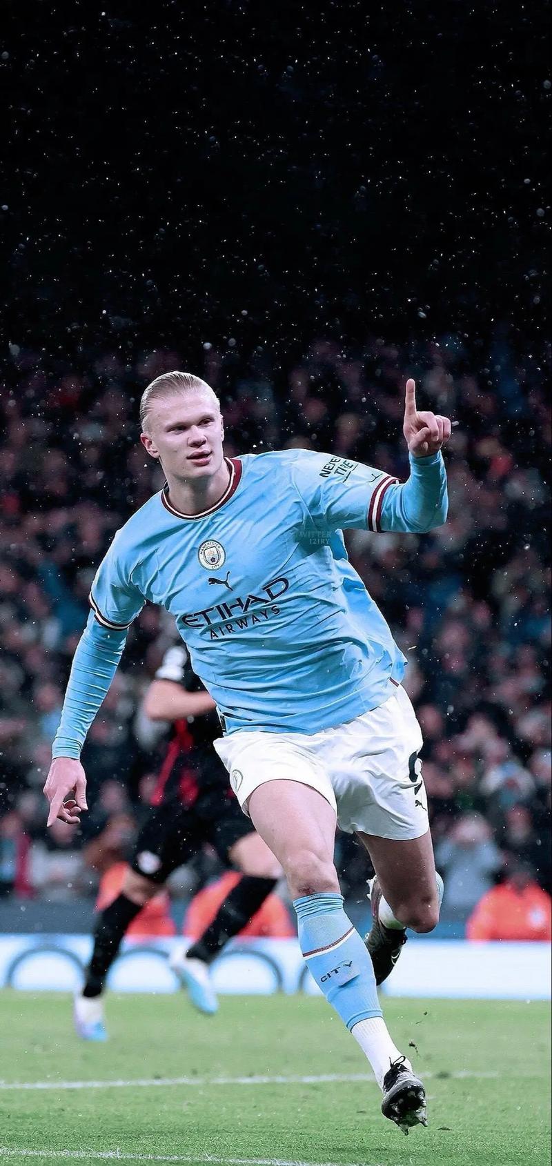 队报专栏：登贝莱，一个无私男人成为法国年度英雄的故事（队报专栏：登贝莱，一位无私者的法国年度英雄之路）