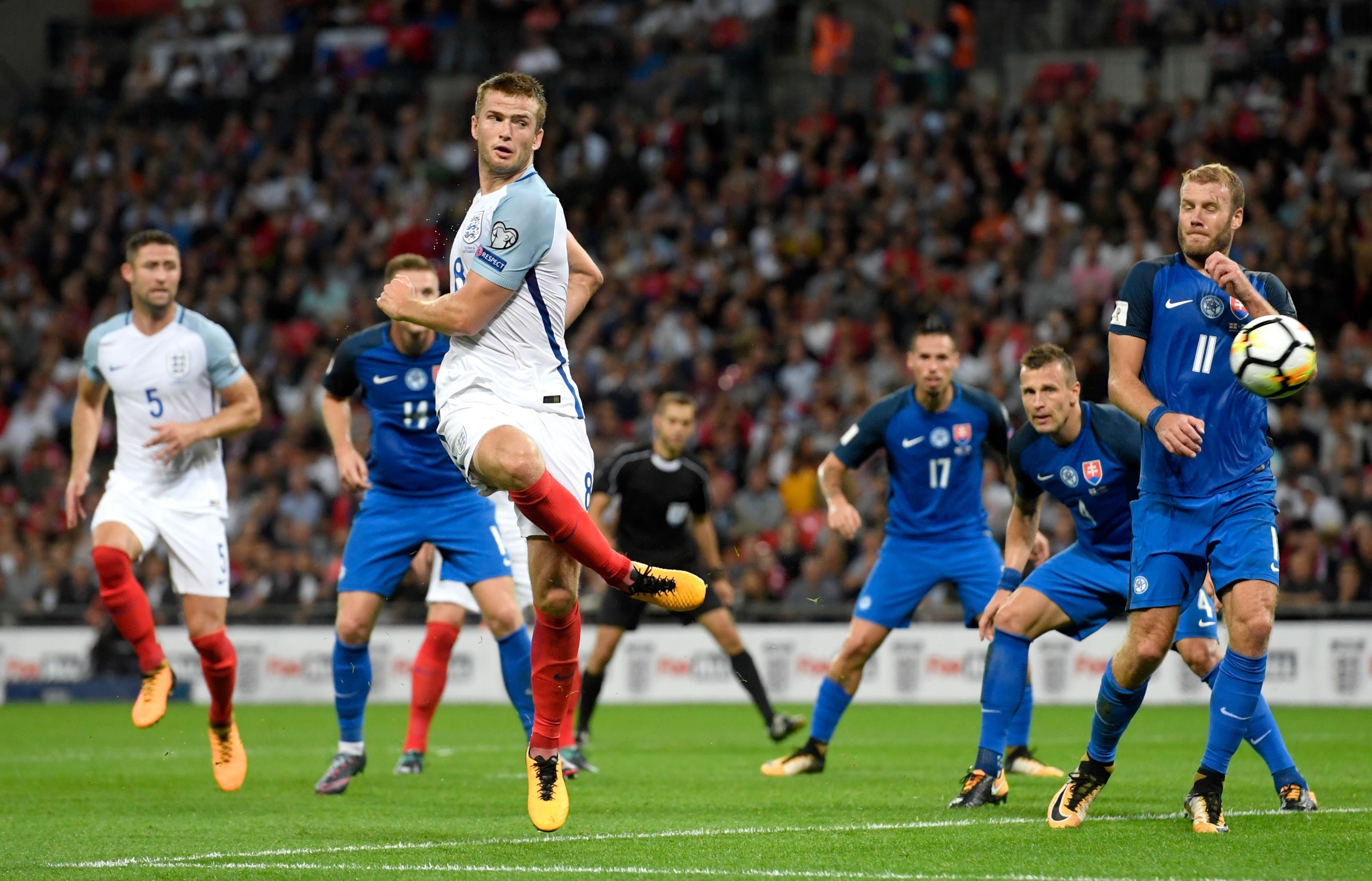 “征服北美”做礼，梅西送别老友