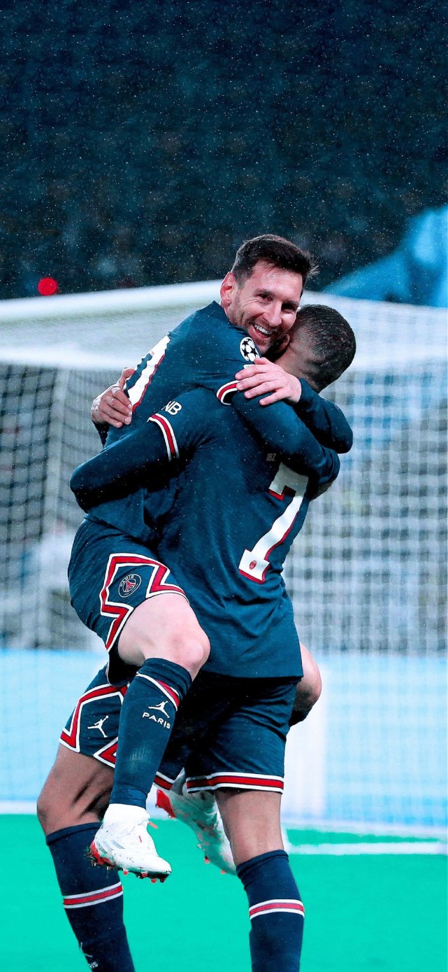 印度首富之子陪同梅西参观野生动物中心，体验传统宗教仪式（梅西在印度首富之子陪同下走访野生动物中心并参与传统宗教仪式）