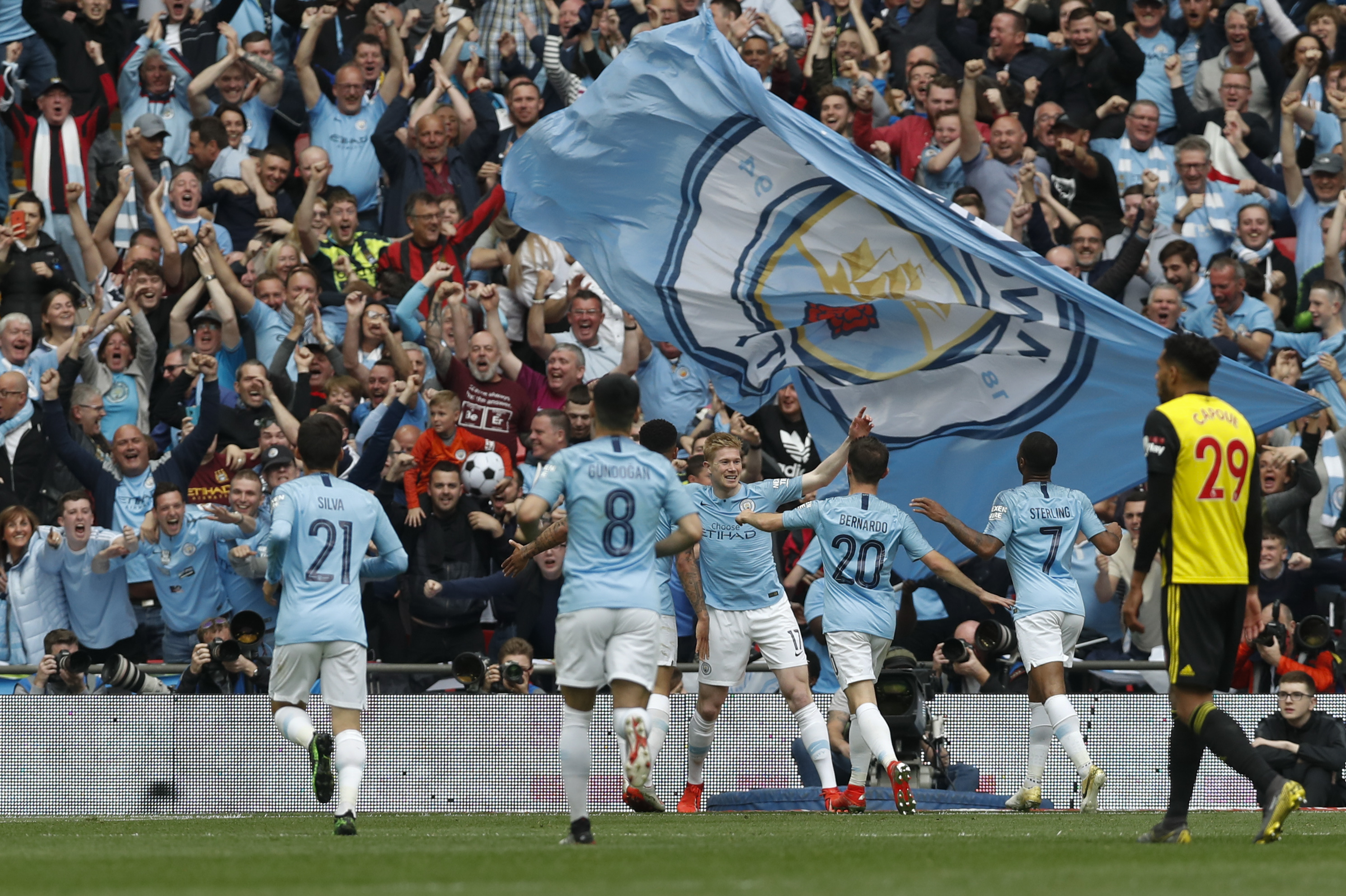 图片报：聚勒在多特已无未来；布兰特希望明年再决定未来（图片报：聚勒已不在多特未来计划内；布兰特倾向将去向推迟到明年再定）