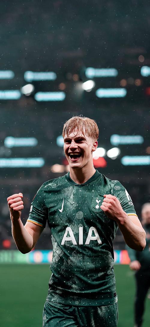 利物浦发角球期间 萨拉赫和亨德森聊了很久