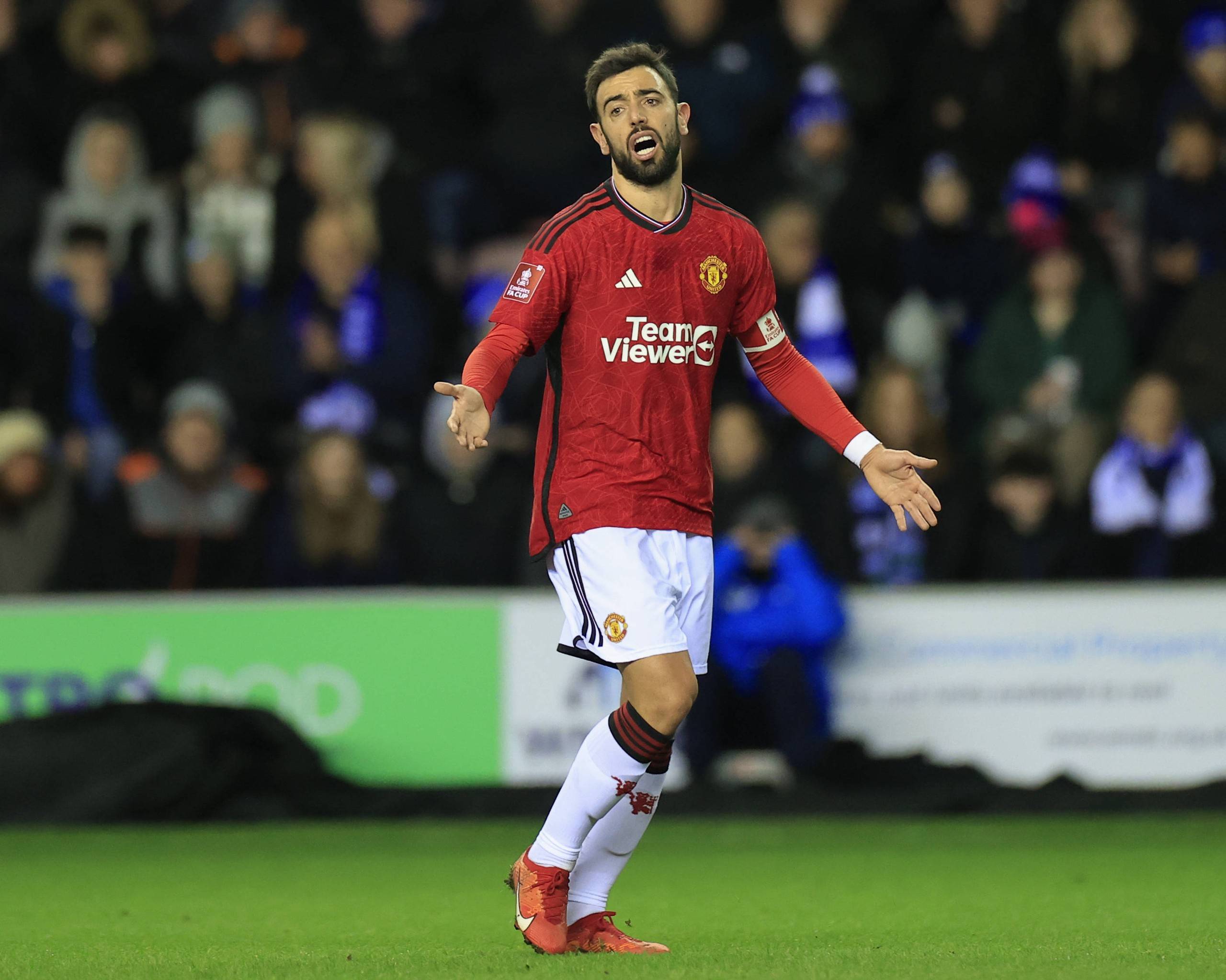 B费谈C罗被罚下：这是足球里会发生的事，他知道自己犯了错误