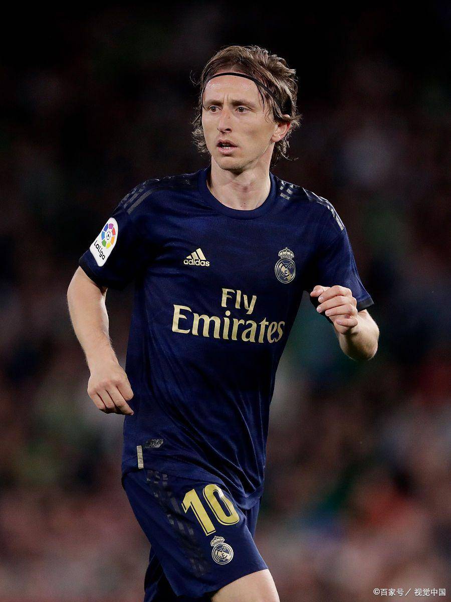 云达不莱梅vs斯图加特：菅原由势、施密德首发，努贝尔、昂达夫出战（云达不莱梅战斯图加特：菅原由势、施密德先发，努贝尔、昂达夫出场）