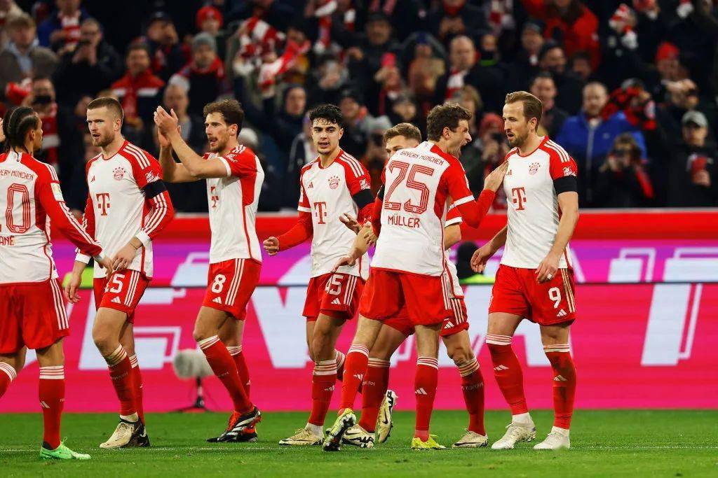 足球中超升班马爆冷击败卫冕冠军，全网热议（中超新军爆冷击退卫冕冠军，全网热议）