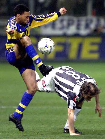 CBA季后赛前瞻：广东男篮冲击三连冠,